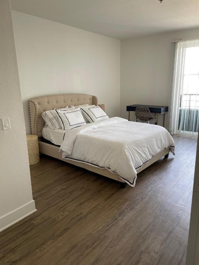 Villa Marina - Modern & Immaculate, Spacious, Gated Condo With Fireplace Pool, Gym, 2 Master Bedrooms Los Angeles Bagian luar foto