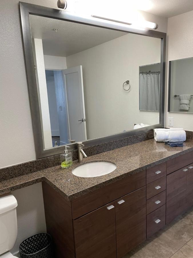 Villa Marina - Modern & Immaculate, Spacious, Gated Condo With Fireplace Pool, Gym, 2 Master Bedrooms Los Angeles Bagian luar foto
